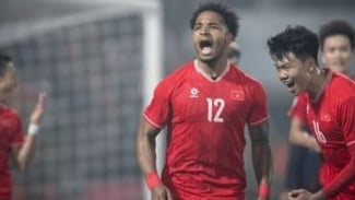 Cedera Horor! Bintang Vietnam Nguyen Xuan Son Patah Kaki di Final Piala AFF 2024