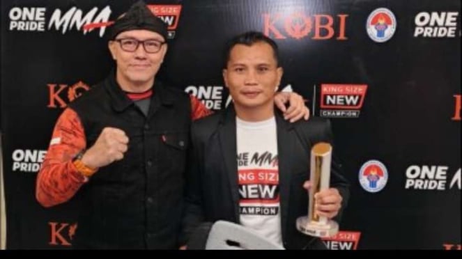 Gugun Gusman Raih Penghargaan Best Fighter One Pride MMA Award