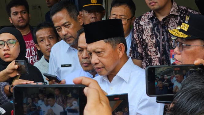 Menteri Dalam Negeri Tito Karnavian usai sidak pasar di Tangerang