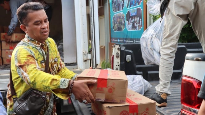 Penyaluran ikan segar dari Gubernur Kalsel untuk Haul ke-20 Abah Guru Sekumpul - Foto Dok Istimewa 