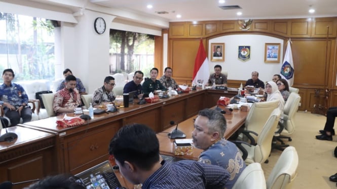 Kemendagri menyelenggarakan Rapat Monitoring dalam rangka tindak lanjut pemberian keringanan pengurangan atas pelaksanaan Pajak Kendaraan Bermotor (PKB), Bea Balik Nama Kendaraan Bermotor (BBNKB), opsen PKB dan opsen BBNKB.