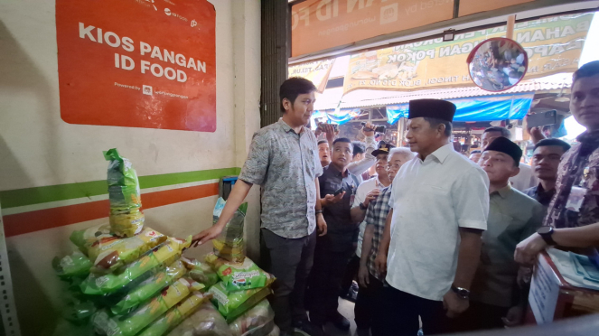 Mendagri Tito Karnavian meninjau Pasar Induk Tanah Tinggi, Tangerang