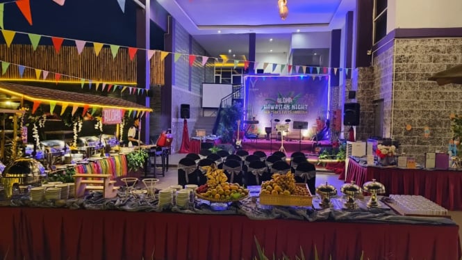 Hawaiian Night Party dalam momen malam tahun baru 2025 di Hotel Yasmin Karawaci