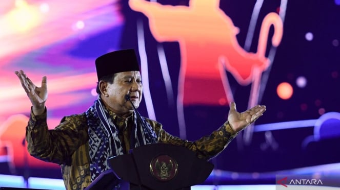 Deskripsi Foto: Presiden RI Prabowo Subianto menyampaikan pidato pada acara Puncak Perayaan Natal Nasional 2024 di Indonesia Arena (Sumber Foto: Antara News)