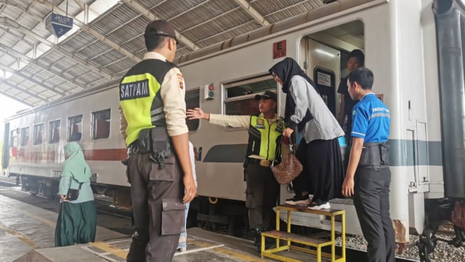 Penumpang Kereta Api di Sumatera Barat