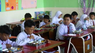 Penjelasan BGN soal Susu untuk Makan Bergizi Gratis Bisa Diganti Daun Kelor