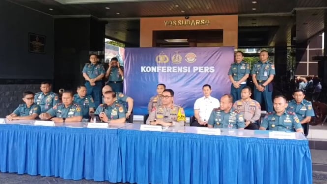 Pangkoarmada Laksdya TNI Denih Hendrata bersama Kapolda Banten Irjen Suyudi AS