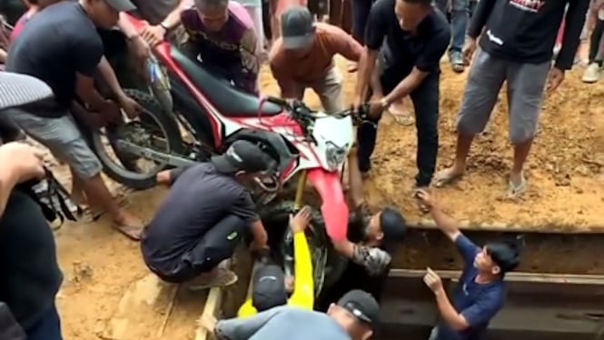 Motor dikubur bersama pemiliknya