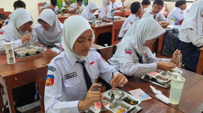 Makanan bergizi gratis di SMP Negeri 12 Semarang, Jawa Tengah