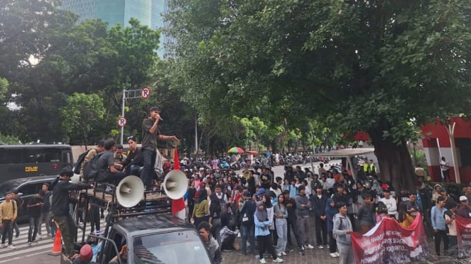 Aksi unjuk rasa di depan gedung KPK