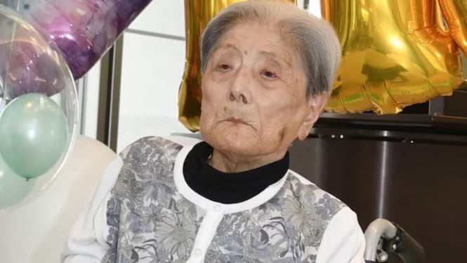 Orang tertua di dunia Tomiko Itooka.