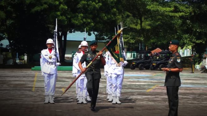 VIVA Militer: Sertijab Komandan Yonif Raider 301/Prabu Kian Santang