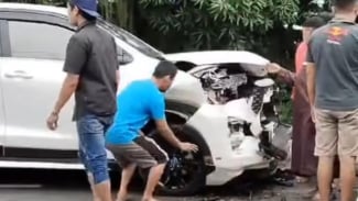 Gak Nyangka Begini Jadinya saat Innova Zenix adu banteng dengan Honda HR-V