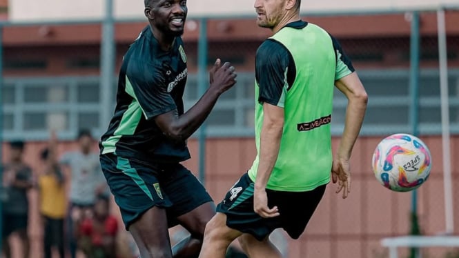 Latihan Persebaya Jelang Lawan PSS (Sumber: Instagram Persebaya)