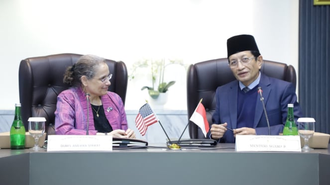 Menteri Agama Nasaruddin Umar bersama Duta Besar Amerika Serikat Kamala S. Lakhdhir