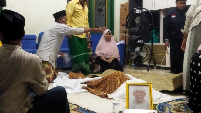 Jenazah Qomar saat di rumah duka kawasan Tangerang