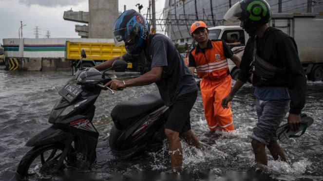 Las inundaciones Rob Water se describen en el norte de Yakarta