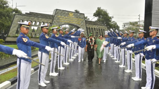 VIVA Militer: Arnold Aristoteles kehujanan deras di Akademi Militer.