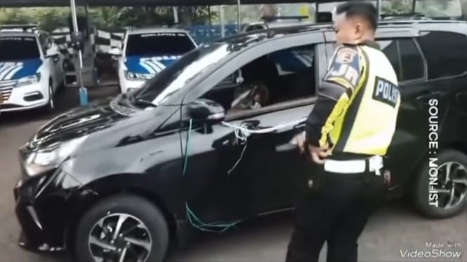 Bikin Kaget! Mobil Daihatsu Sigra Ini Berisi Senjata Api Ditemukan di Tol