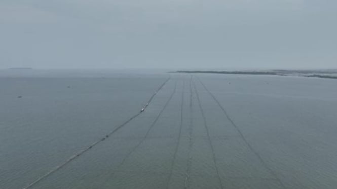 Pemagaran sepanjang 30 kilometer di perairan Laut Tangerang, Provinsi Banten.