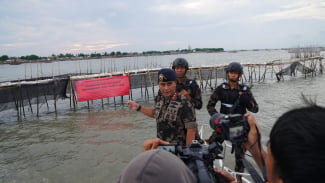  Setengah Lingkaran Mengelilingi Pulau