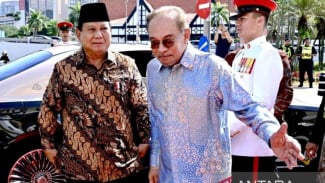 Prabowo dan Anwar Ibrahim Bicara Empat Mata di Malaysia, Seskab Teddy Ungkap Inti Pembicaraan