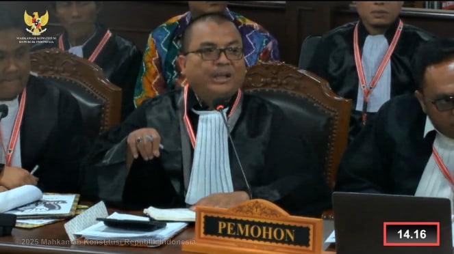 El profesor Denny Indrayana como uno de los abogados de los acusados ​​en la disputa electoral regional de Banjarbaru - foto de documento privado 