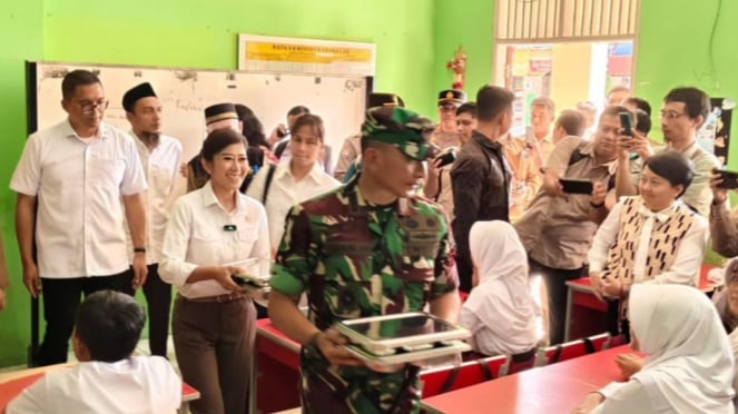 VIVA Military: comidas nutritivas gratuitas para el comando del distrito militar de Depok