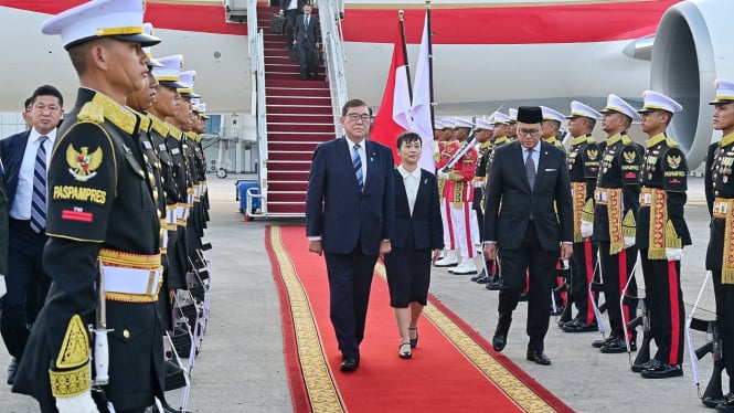 PM Jepang Shigeru Ishiba dan istri, Yoshiko tiba di Indonesia (sumber foto: Rusman - Biro Pers Sekretariat Presiden)