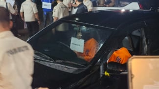 Rizky Dihantui Trauma Saat Jalani Rekonstruksi Penembakan Bos Rental di Tol Tangerang