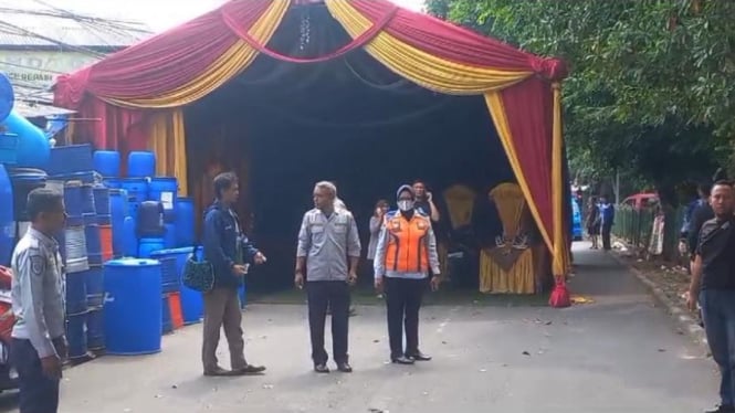 Tenda hajatan warga tutupi Jalan Proklamasi akhirnya dibongkar