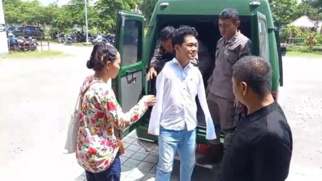 Agus saat tiba di Rutan Kuripan, Lombok Barat (Satria)