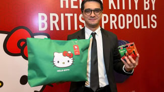 Ricky Harun Promosikan Gaya Hidup Sehat dengan Propolis dan Merchandise Hello Kitty