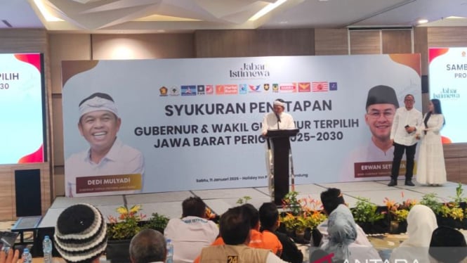 Calon gubernur terpilih Jawa Barat Dedi Mulyadi memberikan keterangan dalam Syukuran Penetapan Gubernur dan Wakil Gubernur Terpilih Jawa Barat di Bandung, Jawa Barat, Sabtu, 11 Januari 2025.