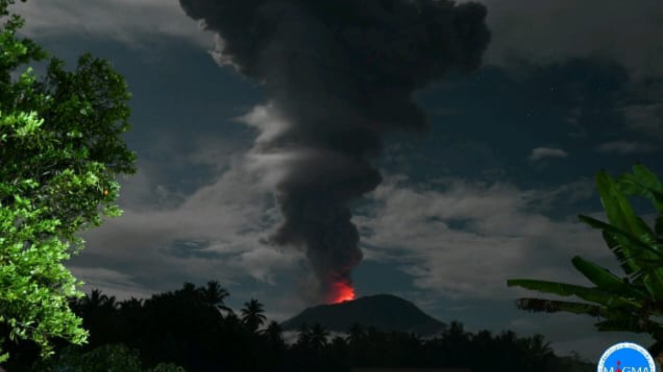 Erupsi Gunung Ibu Kabupaten Halmahera Barat, Provinsi Maluku Utara (dok: BNPB) 