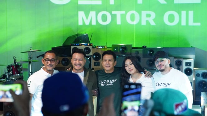 Peluncuran oli mesin motor Cuprum