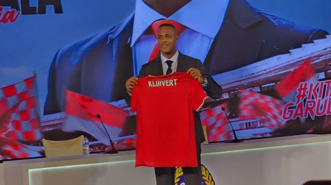 Patrick Kluivert pada konferensi pers perkenalannya 