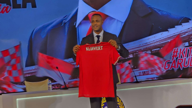 Menuju Kualifikasi Piala Dunia 2026, Patrick Kluivert dan Jordi Cruyff Tiba di Jakarta