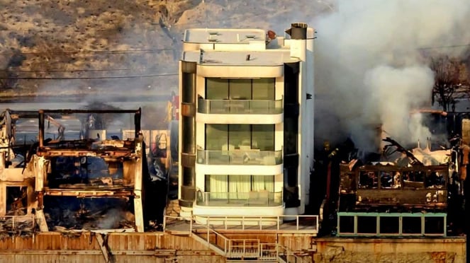 Un incendio que no tocó un edificio de tres pisos durante el incendio en Los Ángeles (Doc: