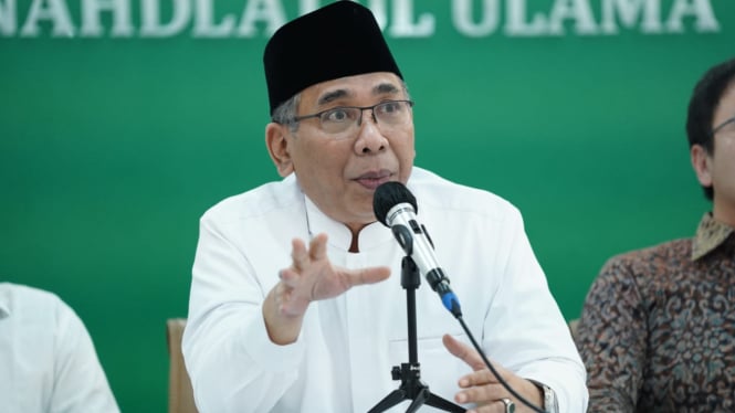 Ketua Umum Nahdlatul Ulama (NU) Yahya Cholil Staquf (Gus Yahya) bersama CEO Power Pro Pte LTd Leiven Tsai menandatangani nota kesepahaman pendirian Pusat Komunitas Tangguh dan Kewirausahaan Sosial di Jakarta, Senin, 13 Januari 2025.