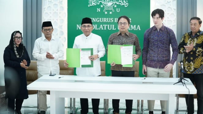 Ketua Umum Nahdlatul Ulama (NU) Yahya Cholil Staquf (Gus Yahya) bersama CEO Powe