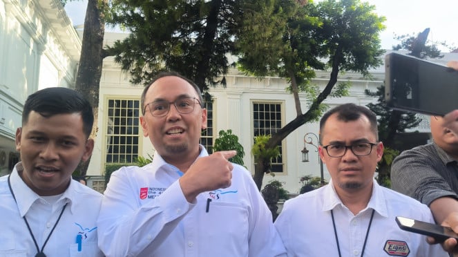 Lunes 13 de enero de 2025 en el Complejo Presidencial del Palacio en el centro de Yakarta, Ivan Yustiavandana (Centro)