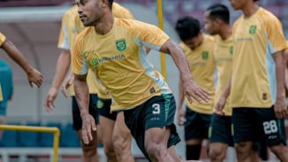 Ardi Idrus Sudah Bisa Bermain Saat Persebaya Lawan Malut United