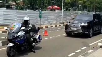 Suasana Anggota DPR Masuk Kerja, Mobilnya Gak Ada yang Innova