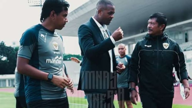 Pelatih Timnas Indonesia Patrick Kluivert bersama Indra Sjafri