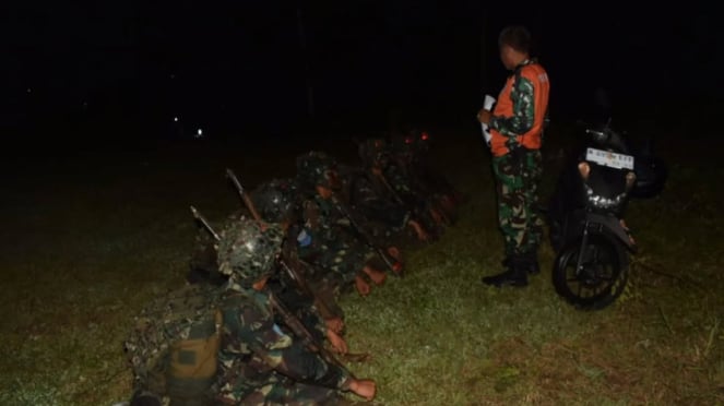 VIVA Militer: Prajurit Siswa Semata PK TNI AU A-88 Skadik 403 saat caraka malam