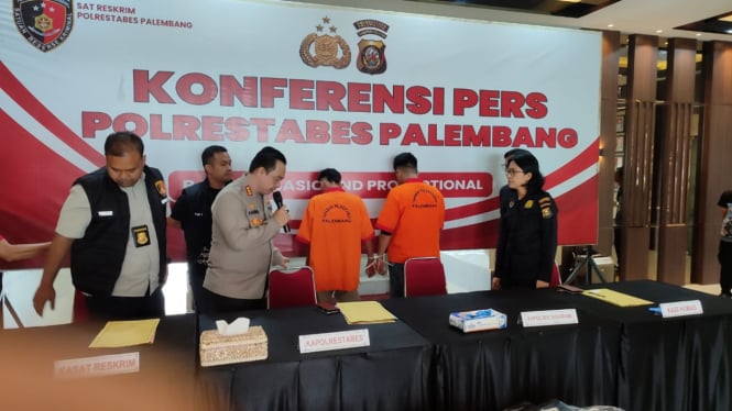 Dua pelaku pembacokan terhadap juru parkir dan bocah 7 tahun dirilis Satreskrim Polrestabes Palembang.