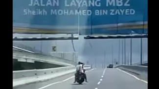 Viral Pemotor Bonceng 3 Masuk Jalan Tol Layang MBZ, Ternyat Gara-gara Ini