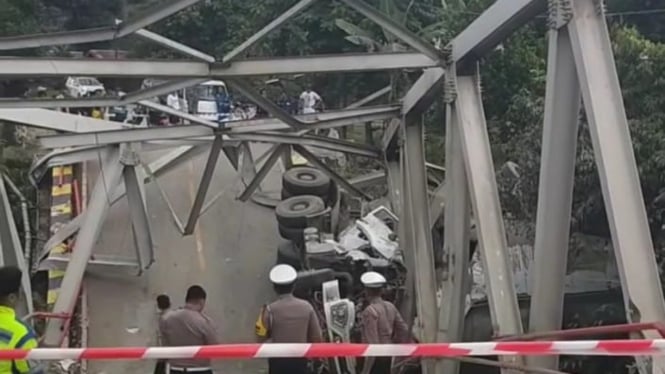 Kondisi Jembatan Ambruk di Kabupaten Paser, Perbatasan Kaltim Kalsel