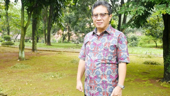 Guru Besar FMIPA Universitas Indonesia Prof. Dr. Supriatna, M.T.